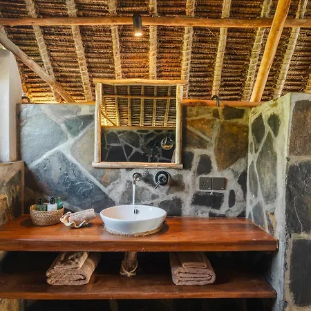 Mwazaro Beach Lodge Shimoni Exterior photo
