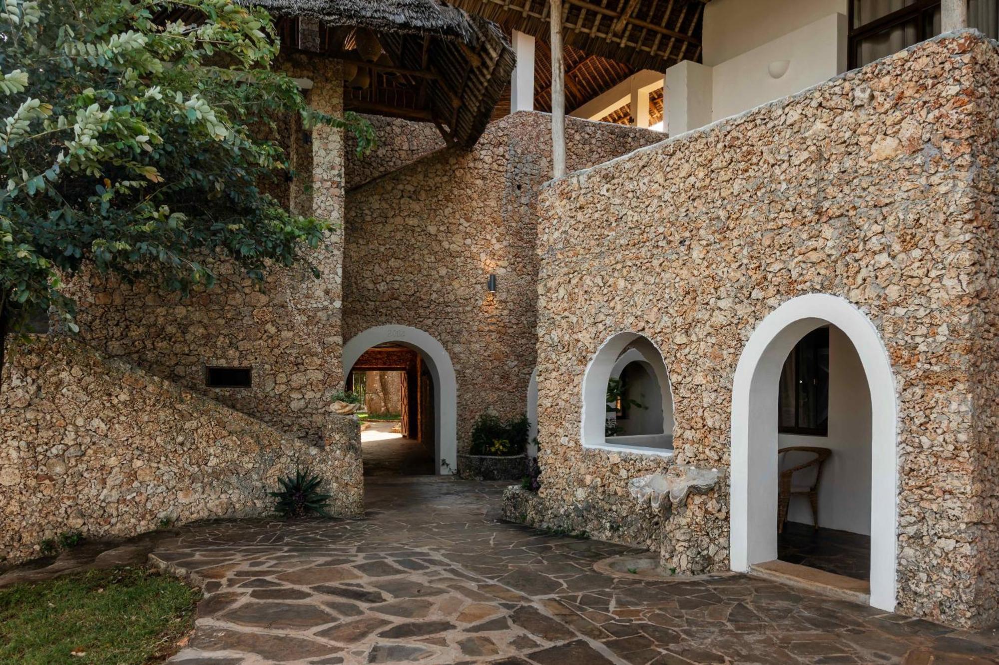 Mwazaro Hotel *